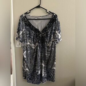 Avenue brand black and white pattern top